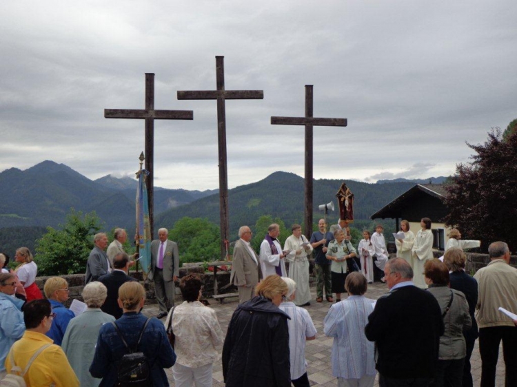 Kreuzweg am Sonntag vor der Messe